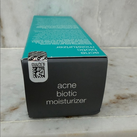 Dermalogica Acne Biotic Moisturizer - Black and Teal Packaging - Picture 2 of 4